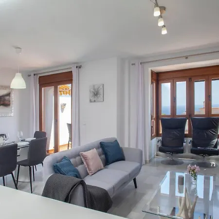 3 Bedrooms Sea Views Pueblo *