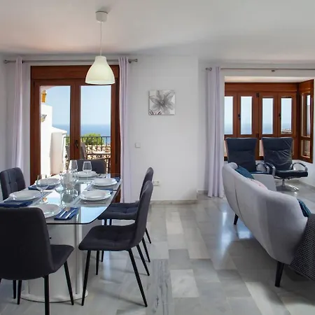 3 Bedrooms Sea Views Pueblo