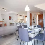 3 Bedrooms Sea Views Pueblo Apartmán